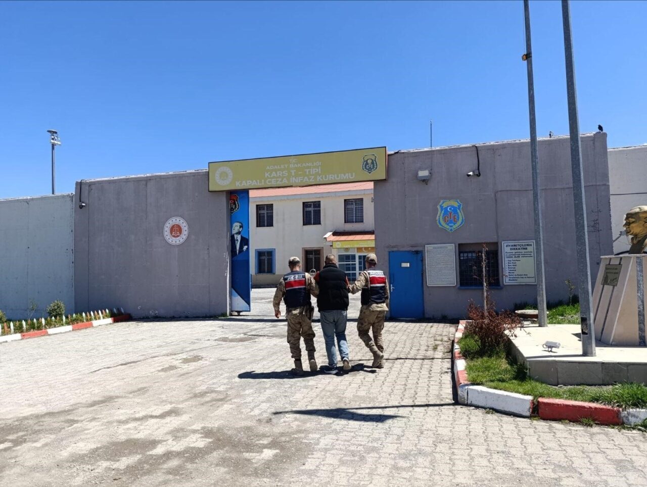 Kars’ta hırsızlık suçundan hakkında kesinleşmiş hapis cezası bulunan 1 kişi