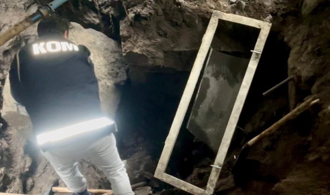 Kars’ta kaçak kazı yapan 6 kişi KOM ekiplerince suçüstü yakalandı.