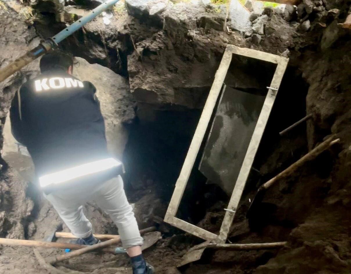 Kars’ta kaçak kazı yapan 6 kişi KOM ekiplerince suçüstü yakalandı.
