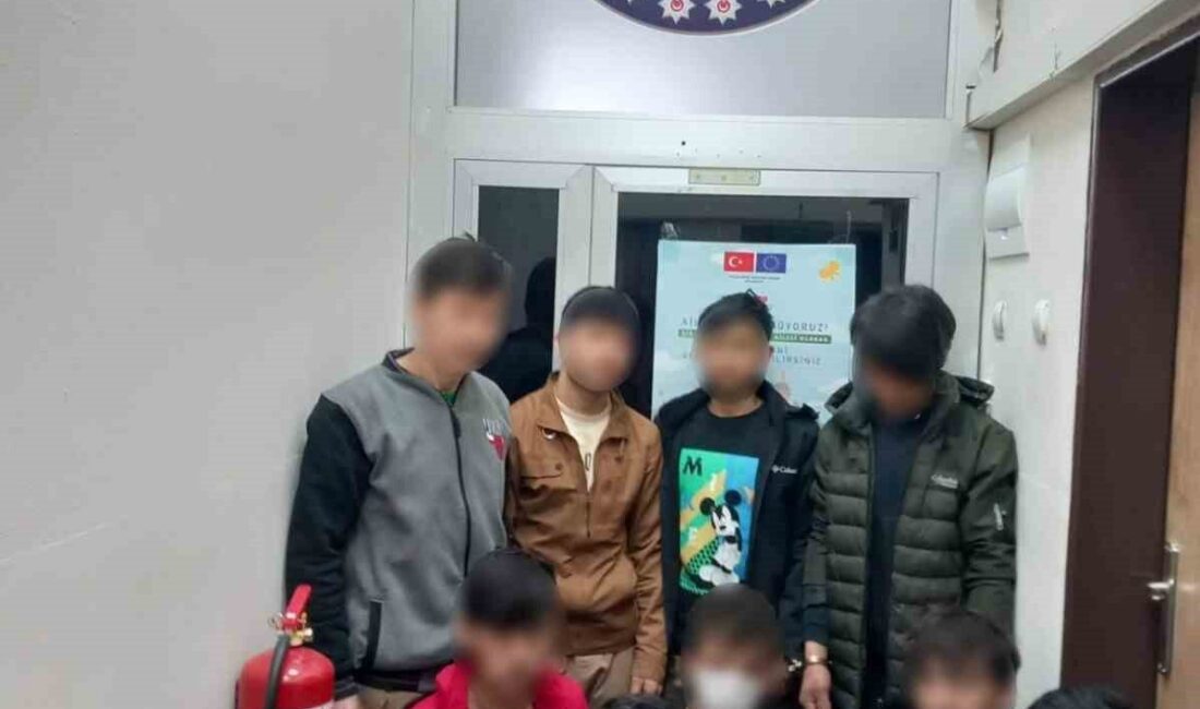 Kars’ta göçmen kaçakçılığıyla mücadele kapsamında uygulama yapıldı. Kars İl Emniyet