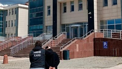 Kars’ta uyuşturucu tacirlerine yönelik düzenlenen operasyonda 1 kişi yakalandı. Kars