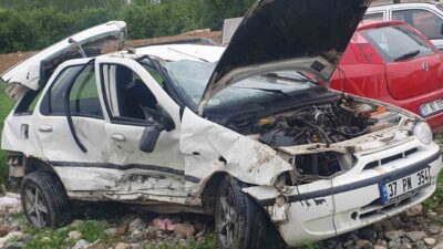 Kastamonu’da iki otomobilin çarpışması neticesinde meydana gelen kazada 2 kişi