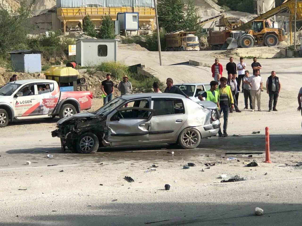 Kastamonu’nun Taşköprü ilçesinde kavşakta iki otomobil çarpıştığı kazada 2 kişi