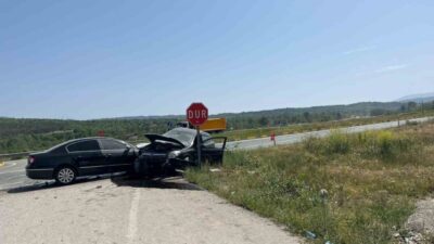 Kastamonu’nun Araç ilçesinde iki otomobilin çarpışması neticesinde meydana gelen kazada