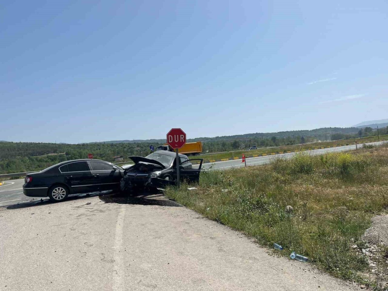 Kastamonu’nun Araç ilçesinde iki otomobilin çarpışması neticesinde meydana gelen kazada