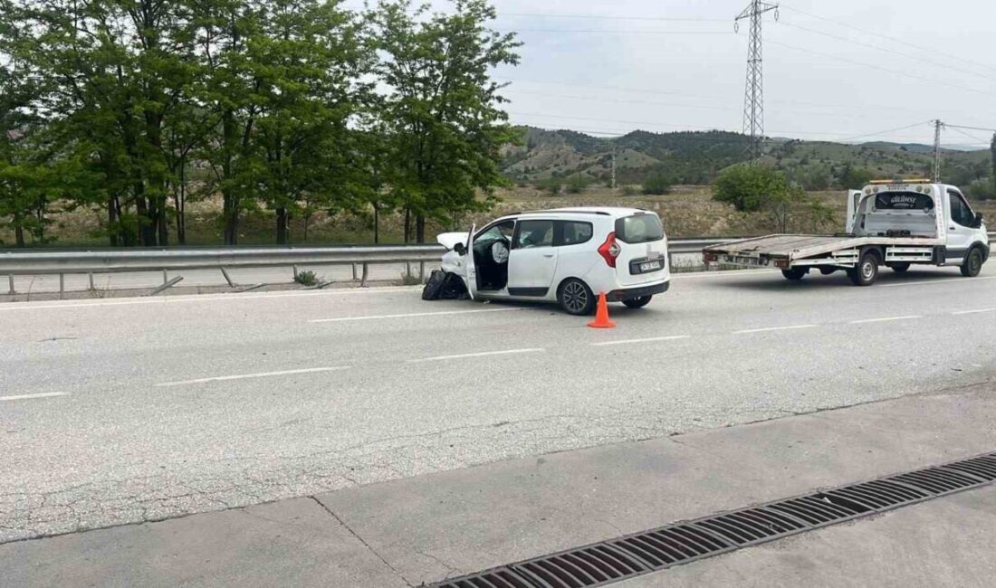 Kastamonu’nun Tosya ilçesinde D-100 karayolunda otomobilin tıra çarptığı kaza maddi