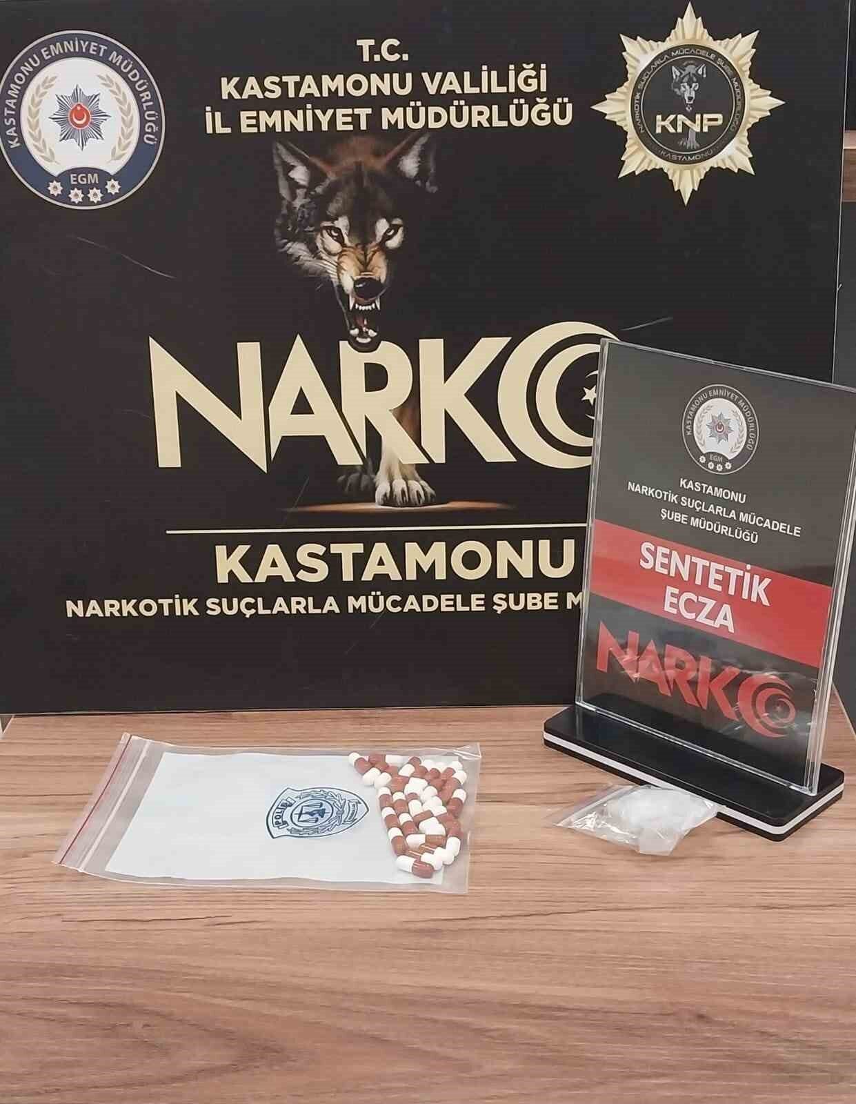 Kastamonu’da polis ekipleri tarafından uyuşturucuyla yakalanan 6 şüpheli gözaltına alındı.
