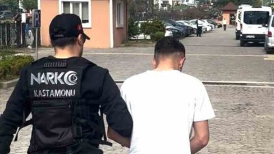 Kastamonu’da polis ekipleri tarafından uyuşturucuyla yakalanan şahıs gözaltına alındı. Edinilen
