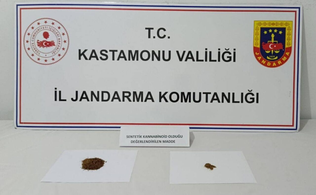 Kastamonu’da jandarma ekipleri tarafından yapılan üst aramasında üzerinden kannabinoid çıkan