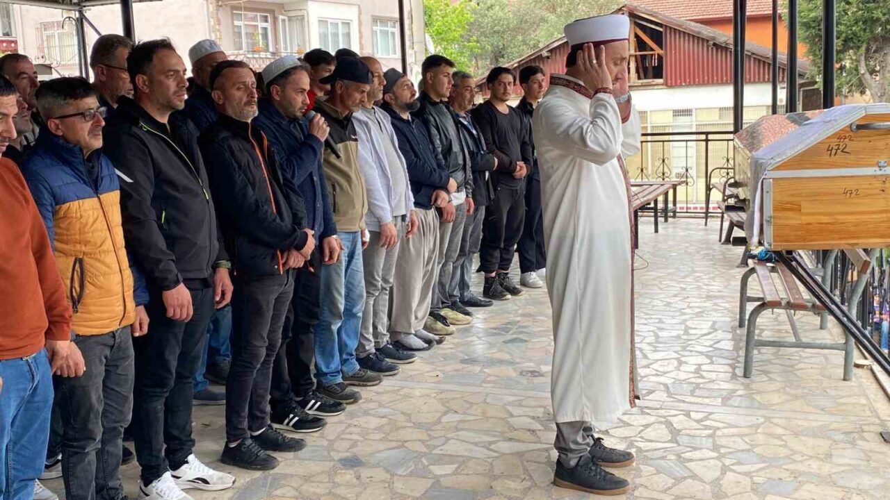 Kocaeli’nin İzmit ilçesinde trafik kazasında hayatını kaybeden 18 yaşındaki motosiklet