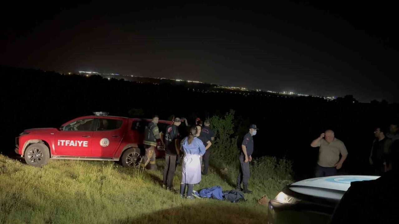 Kocaeli’nin Gebze ilçesinde iddiaya göre define için kuyu kazan iki