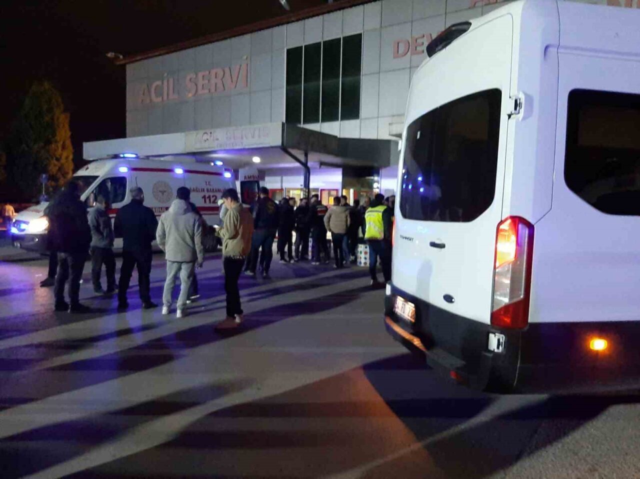 Sakarya’nın Akyazı ilçesinde kendisini silahla yaralayan kayınpederini bıçak darbeleriyle öldüren