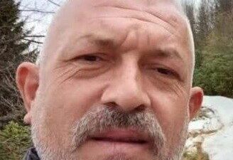 Giresun’un Bulancak ilçesinde kestiği ağacın altında kalan kişi hayatını kaybetti.