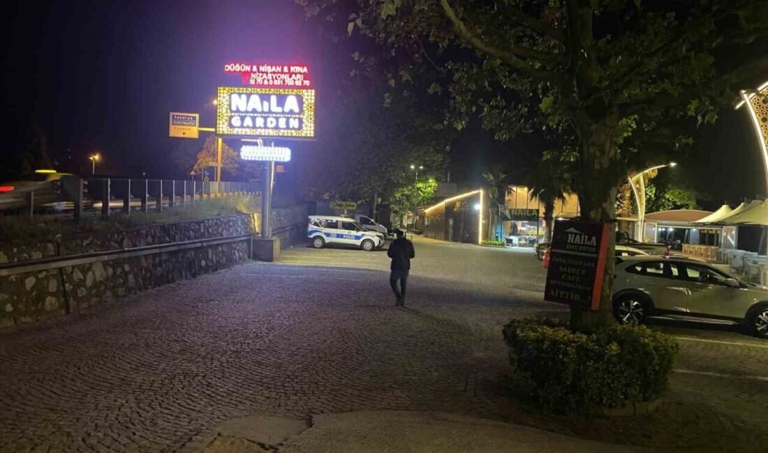 Kocaeli’nin İzmit ilçesinde bulunan bir düğün salonunda tavanda bulunan disko