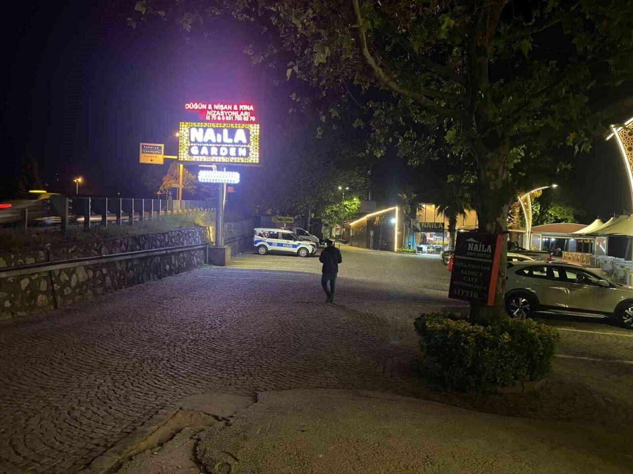Kocaeli’nin İzmit ilçesinde bulunan bir düğün salonunda tavanda bulunan disko