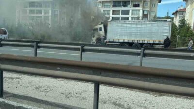 Anadolu Otoyolu Kocaeli geçişinde alevlere teslim olan tır itfaiye ekiplerince