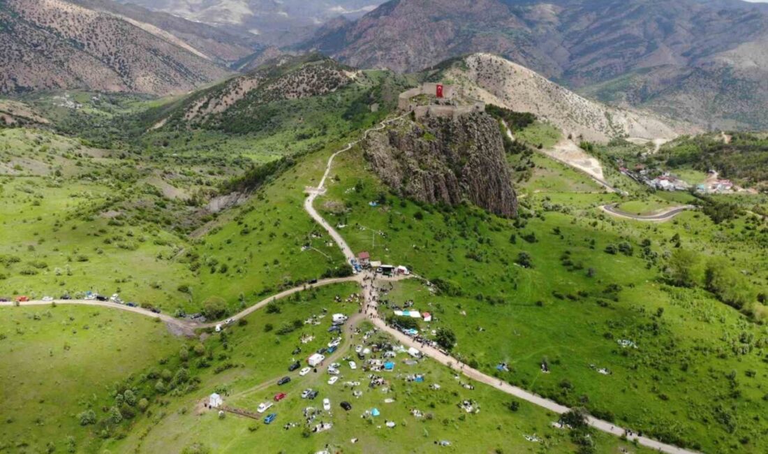 GÜMÜŞHANE (İHA) – Gümüşhane’nin merkeze bağlı Esenyurt köyünde bulunan tarihi