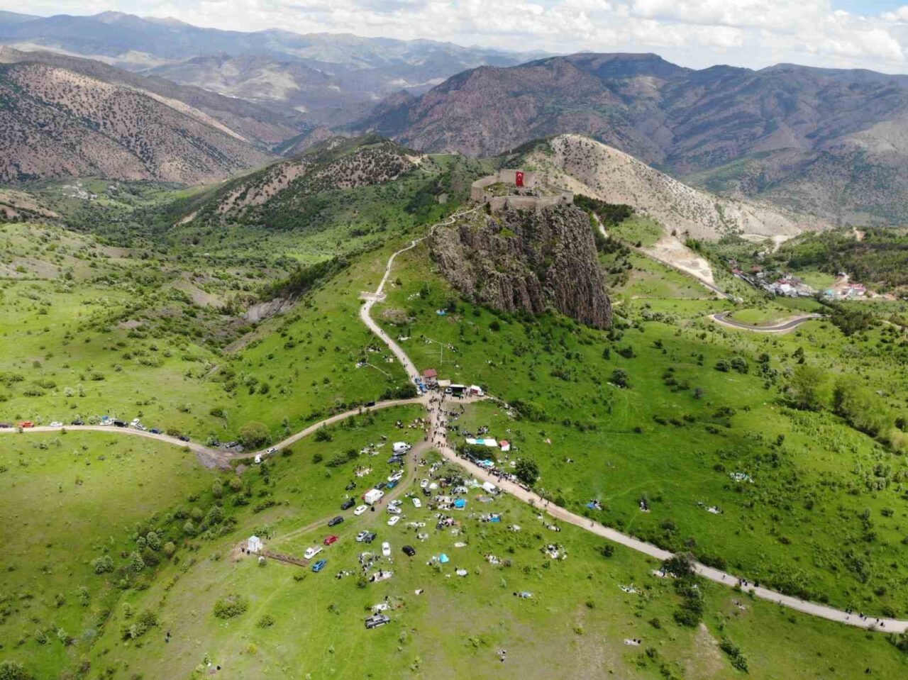 GÜMÜŞHANE (İHA) – Gümüşhane’nin merkeze bağlı Esenyurt köyünde bulunan tarihi