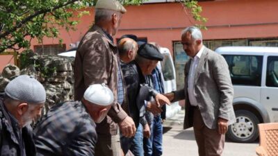 Erzurum’un Oltu ilçesinde mahalle sakinleri kendilerini ziyaret eden belediye başkanına