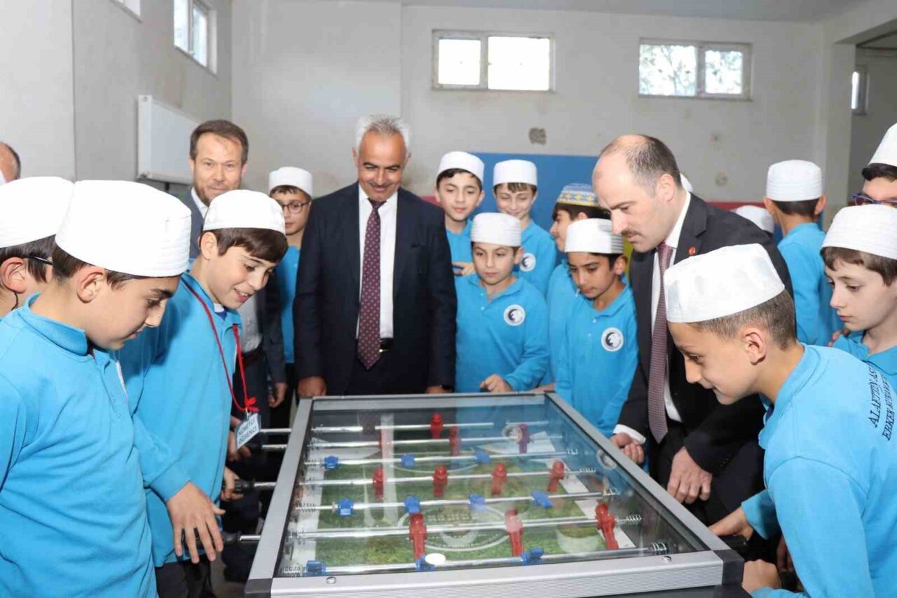Erzurum’un Oltu ilçesinde Belediye Başkanı Adem Çelebi, Oltu Müftülüğü Alaettin