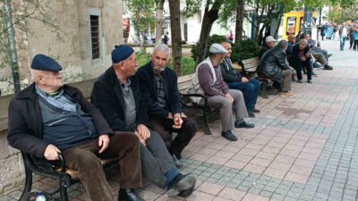 Kütahya’nın Simav ilçesinde saat 14.38’de 4,2 büyüklüğünde deprem meydana geldi.