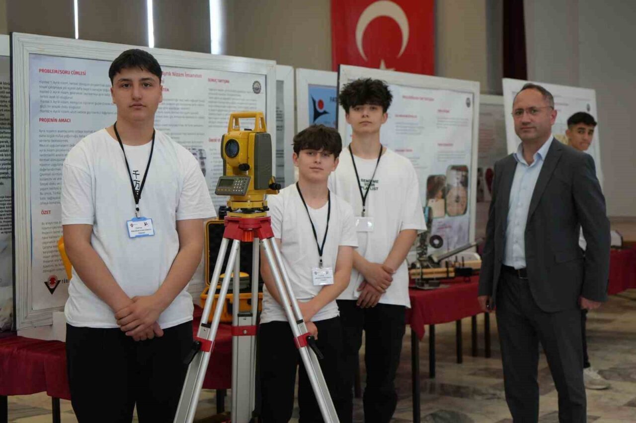 Erzincan Mesleki ve Teknik Anadolu Lisesi öğrencileri, çevrelerinde karşılaştıkları sorunlara