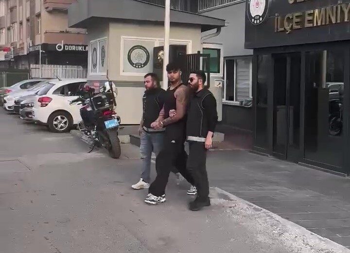“Lvbel C5” lakabıyla tanınan rapçi Süleyman Burak Bodur, Kocaeli’de tahliye