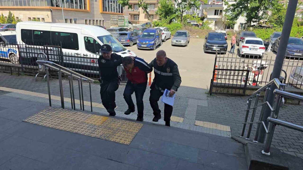 Zonguldak’ın Ereğli ilçesinde bir markette çalışanın gizlice fotoğraflarını çektiği iddiasıyla