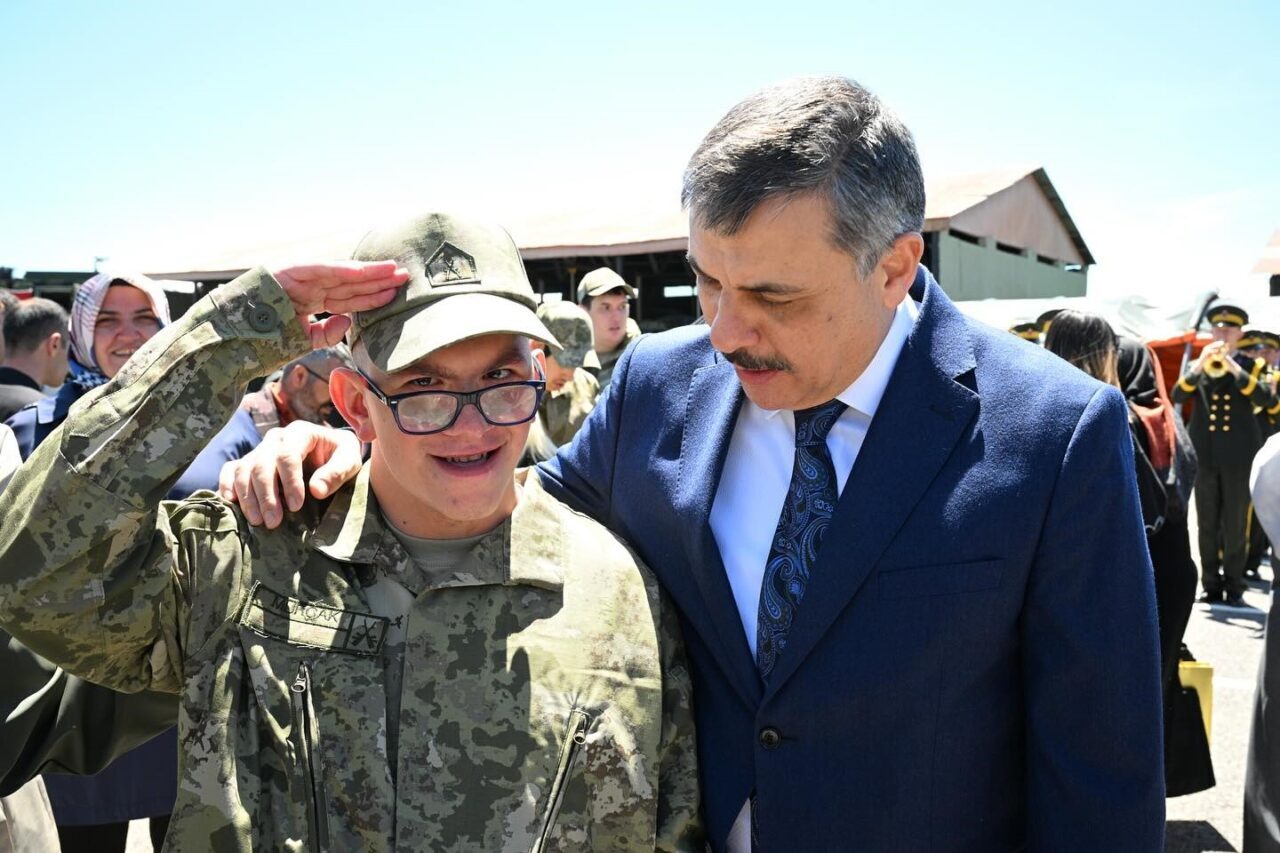 Erzurum’da Şehit Üsteğmen İsmail Aksu Kışlası’nda “Temsili Askerlik Töreni” düzenlendi.