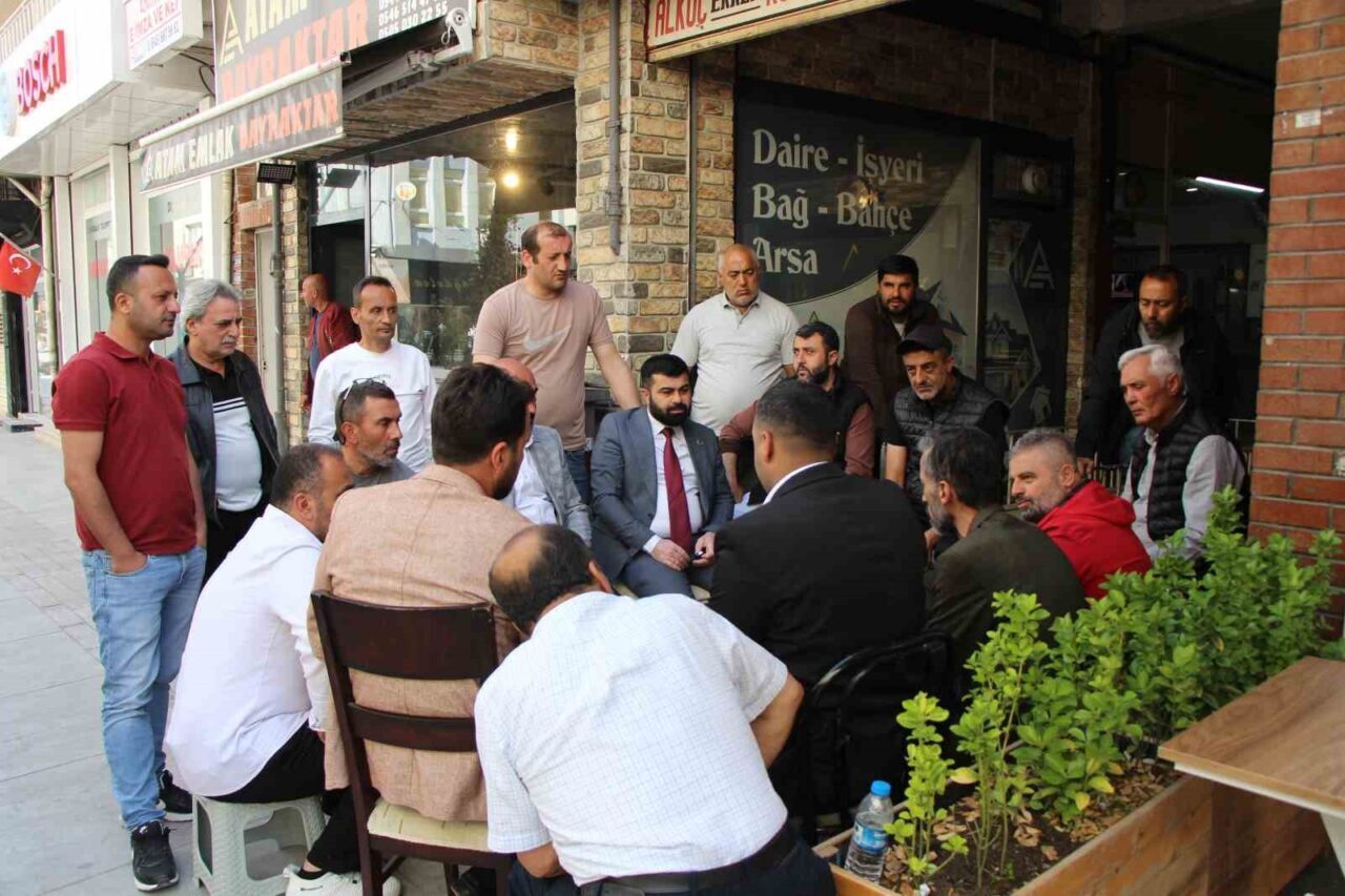 CHP’li Merzifon Belediyesi’ne bağlı zabıta ekibi, bir çay ocağı önünde