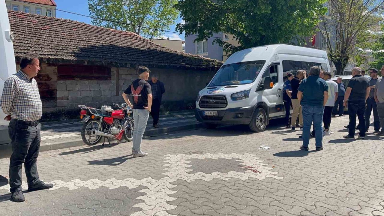 Kastamonu’nun İhsangazi ilçesinde motosikletten düşen sürücü yaralandı. Kaza, İhsangazi ilçesi