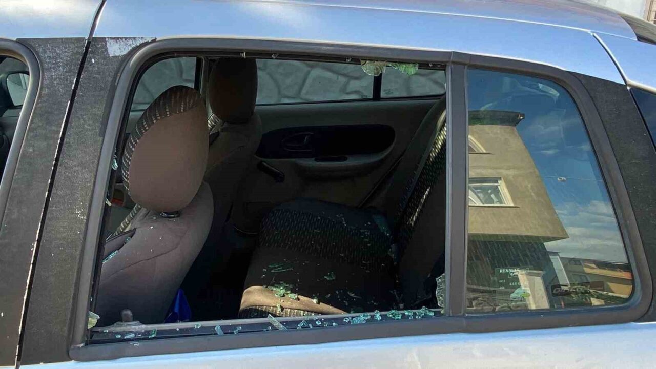 Kocaeli’nin Başiskele ilçesinde Vezirçiftliği Mahalle Muhtarı Bahattin Aktepe’nin otomobili kimliği