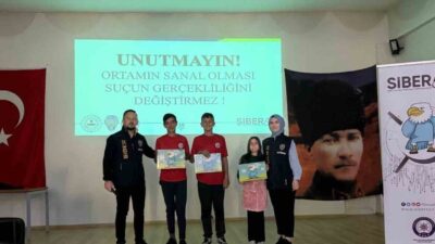 Erzincan’ın Çayırlı ilçesinde öğrencilere dijital dünyada karşılaşabilecekleri tehlikelerden korunmaları için