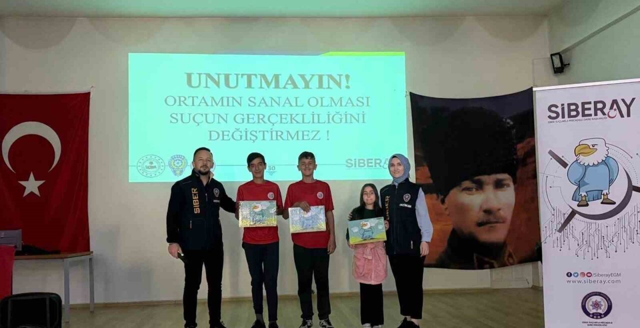 Erzincan’ın Çayırlı ilçesinde öğrencilere dijital dünyada karşılaşabilecekleri tehlikelerden korunmaları için