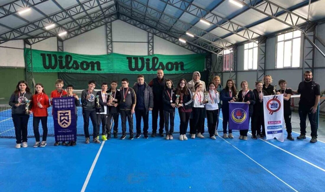 Okullar arası Minikler ve Küçükler Tenis İl Birinciliği müsabakaları yapıldı.