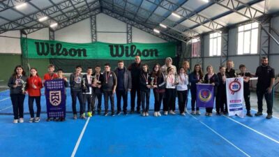 Okullar arası Minikler ve Küçükler Tenis İl Birinciliği müsabakaları yapıldı.