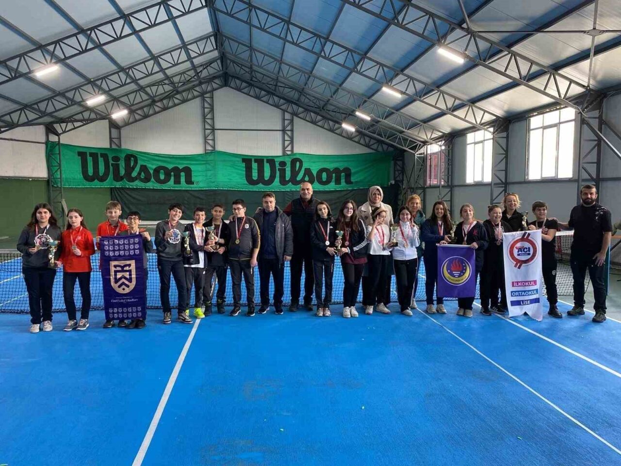 Okullar arası Minikler ve Küçükler Tenis İl Birinciliği müsabakaları yapıldı.