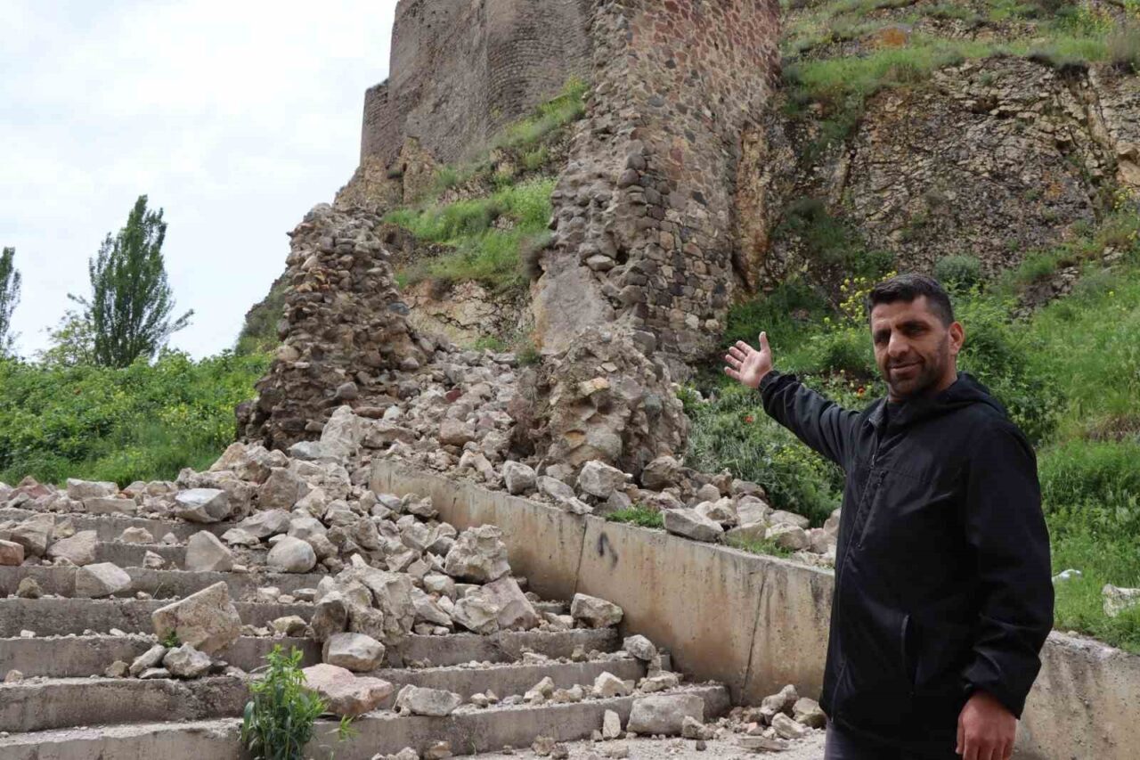 Erzurum’un Oltu ilçesinde tarihi binlerce yıla dayanan Oltu Kalesi duvarlarının