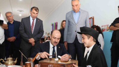 Erzurum’un Oltu ilçesinde bulunan Karabekir İlkokulu’nda düzenlenen Bilim Şenliği, renkli