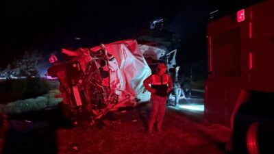 Ordu’nun Akkuş ilçesinde 2 kamyonun çarpışması sonucu meydana gelen trafik
