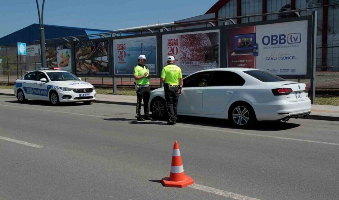 Ordu’da bir haftada 16 binden fazla araç ve sürücüsü denetlendi Ordu’da polis ekipleri tarafından trafik kazalarını azaltmaya yönelik yapılan denetimlerde