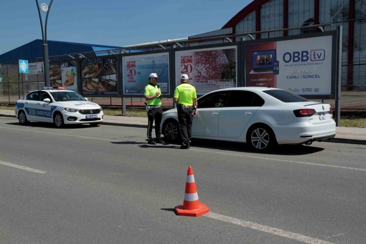 Ordu’da polis ekipleri tarafından trafik kazalarını azaltmaya yönelik yapılan denetimlerde