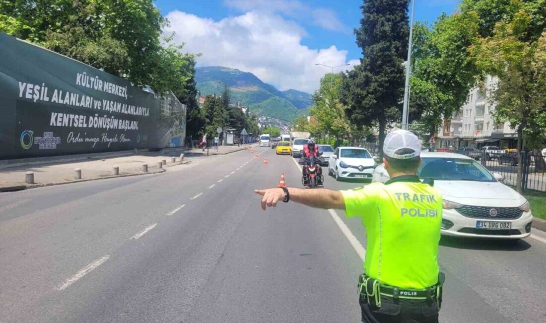 Ordu’da bir haftada 18 binden fazla araç ve sürücüsü denetlendi Ordu’da polis ekipleri tarafından trafik kazalarını azaltmaya yönelik yapılan denetimlerde