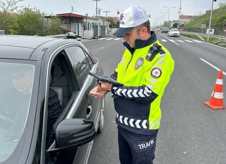 Ordu’da polis ekipleri tarafından trafik kazalarını azaltmaya yönelik yapılan denetimlerde