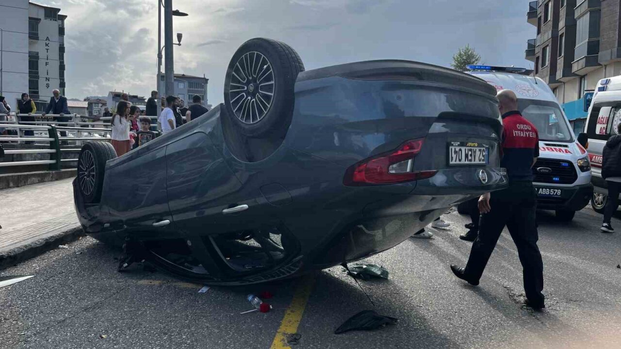 Ordu’nun Ünye ilçesinde iki otomobilin çarpıştığı kazada araçlardan biri takla