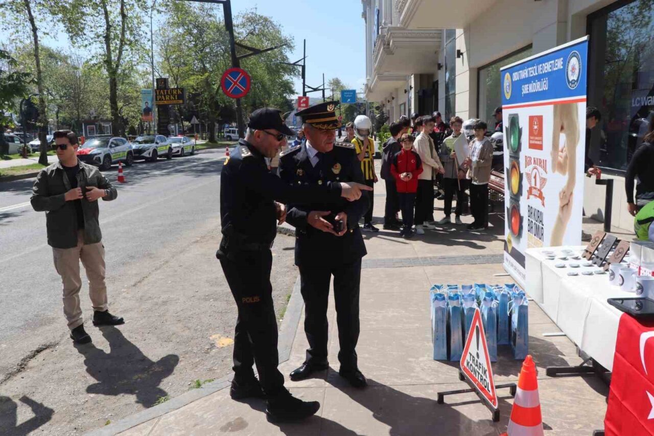 Ordu’nun Ünye ilçesinde Karayolu Güvenliği ve Trafik Haftası dolayısıyla uygulamalı
