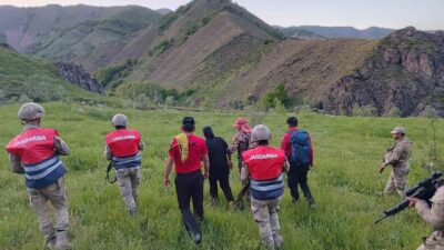 Tunceli’nin Pülümür ilçesinde ot toplamaya giden ve yollarını kaybeden çiftten