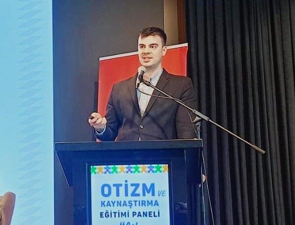 Otizmli gençlerin hayatına ışık tutan araştırma: Sosyal ve ekonomik zorluklar öne çıktı Türkiye Çocuk ve Genç Psikiyatrisi Derneği çatısı altında, Prof. Dr.
