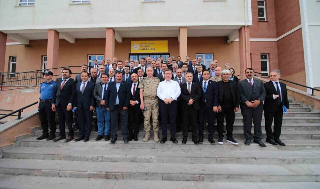 Erzincan Valisi Hamza Aydoğdu başkanlığında Otlukbeli Kaymakamı İbrahim Gökçe, birim