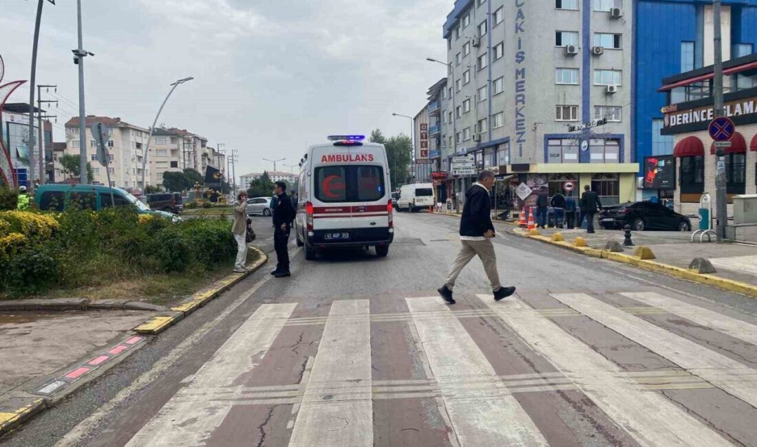 Kocaeli’nin Derince ilçesinde otomobilin çaptığı yaya, yaralanarak hastaneye kaldırıldı. Kaza,